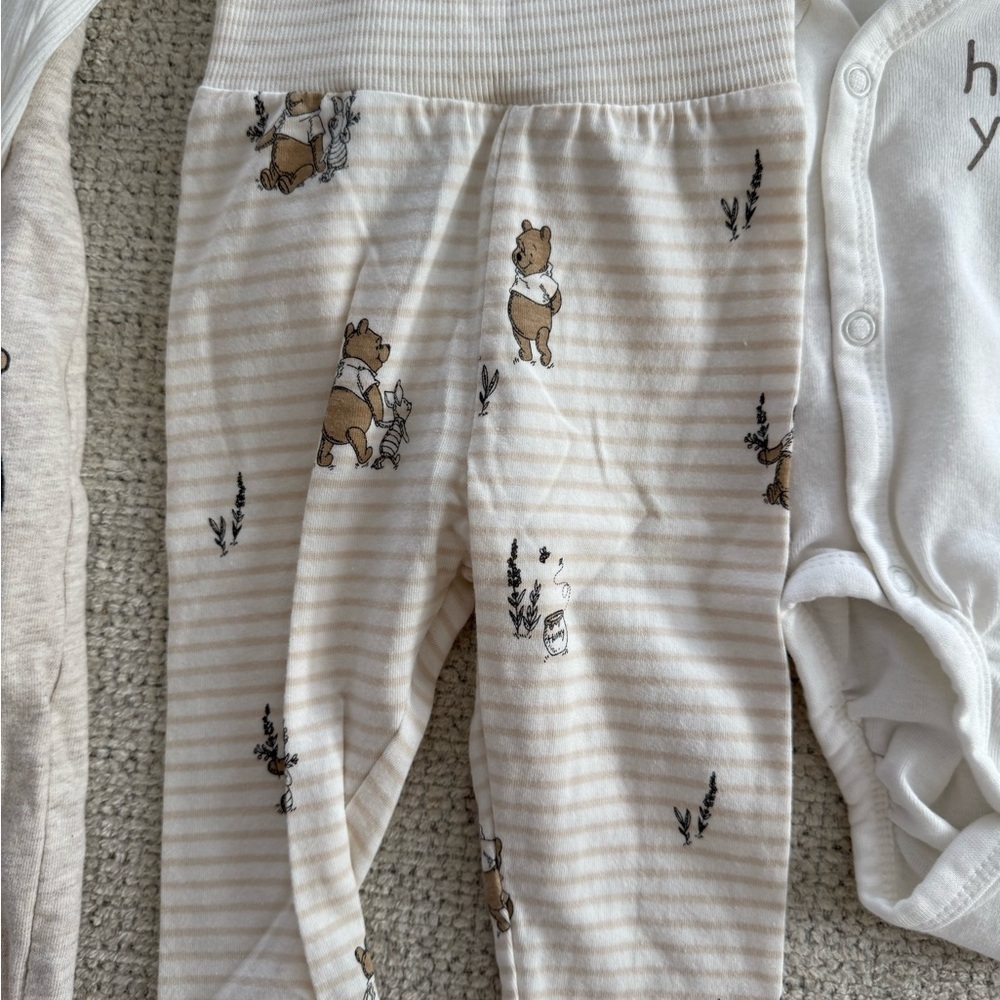 H&M Disney collab - Winnie the Pooh Cream Baby Outfit Set and Onesie - Picture 3 of 9